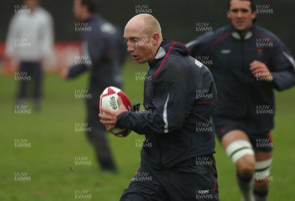 22.11.06 - Wales Rugby Training - Tom Shanklin breaks during training 