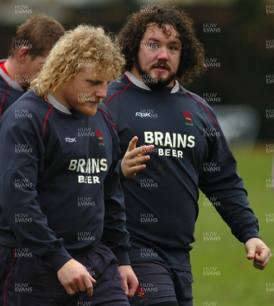 22.11.06 - Wales Rugby Training - Adam Jones(R) and Duncan Jones during training 