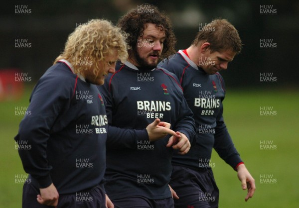 22.11.06 - Wales Rugby Training - (L-R)Duncan Jones, Adam Jones and Rhys Thomas during training 