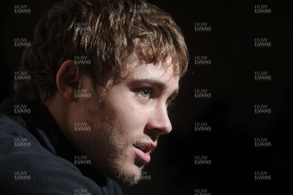 03.03.10 - Wales Rugby Training and Press Conference - Leigh Halfpenny talks to reporters. 