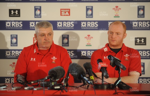 09.03.10 - Wales Rugby Team Announcement - Wales captain Martyn Williams(R) and head coach Warren Gatland talks to reporters. 