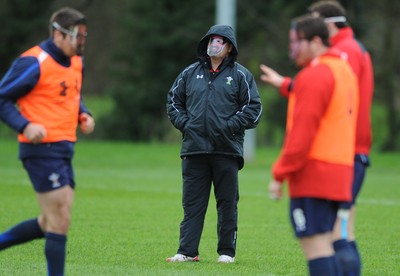 29.11.11 - Wales Rugby Training  Warren Gatland wears a mask with Shane Williams face on after he was named in the Wales team to play Australia, which will be his last game for his country before he retires from international rugby. 