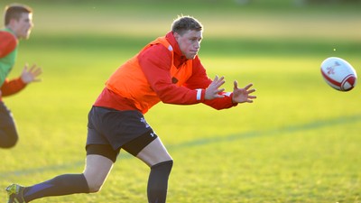 29.11.11 - Wales Rugby Training  Rhys Priestland during training. 