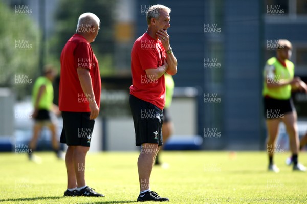190719 - Wales Rugby World Cup Training Camp in Fiesch, Switzerland - Warren Gatland and Rob Howley during training