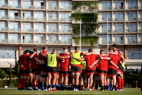 200819 - Wales Rugby Training Camp, Turkey - Players huddle