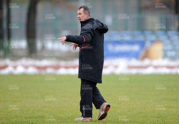 311012 - Wales Rugby Training Camp in Poland -Wales coach Rob Howley during training