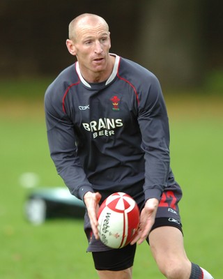 31.10.06  Wales rugby training, Cardiff  Former Wales captain Gareth Thomas.  