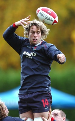 31.10.06  Wales rugby training, Cardiff  Wales Ryan Jones    