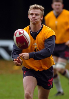 31.10.06 - WALES RUGBY  Dwayne Peel takes part in a training session ahead of his sides clash against Australia 