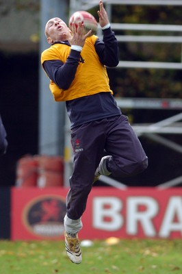 31.10.06 - WALES RUGBY Tom Shanklin takes part in a training session ahead of his sides clash against Australia 
