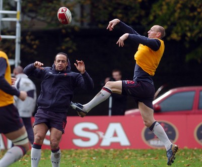 31.10.06 - WALES RUGBY Gavin Thomas and Gareth Thomas takes part in a training session ahead of his sides clash against Australia 