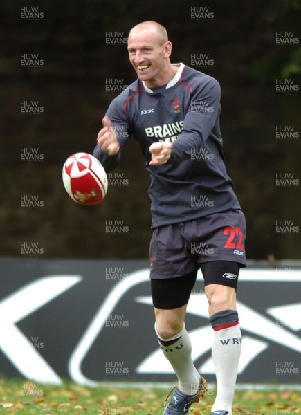 31.10.06  Wales rugby training, Cardiff  Former Wales captain Gareth Thomas.  