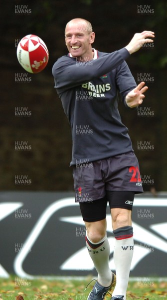 31.10.06  Wales rugby training, Cardiff  Former Wales captain Gareth Thomas.  