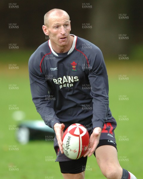 31.10.06  Wales rugby training, Cardiff  Former Wales captain Gareth Thomas.  