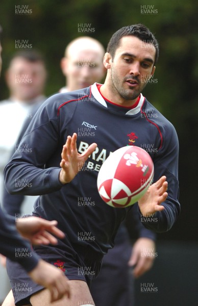31.10.06  Wales rugby training, Cardiff  Wales Jonathan Thomas    