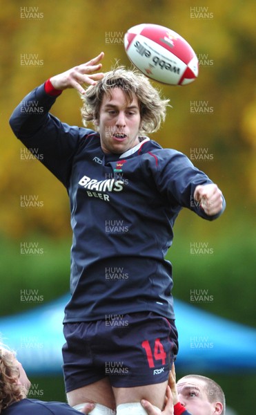 31.10.06  Wales rugby training, Cardiff  Wales Ryan Jones    