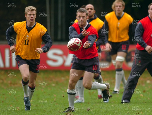 31.10.06 - WALES RUGBY Kevin Morgan takes part in a training session ahead of his sides clash against Australia 