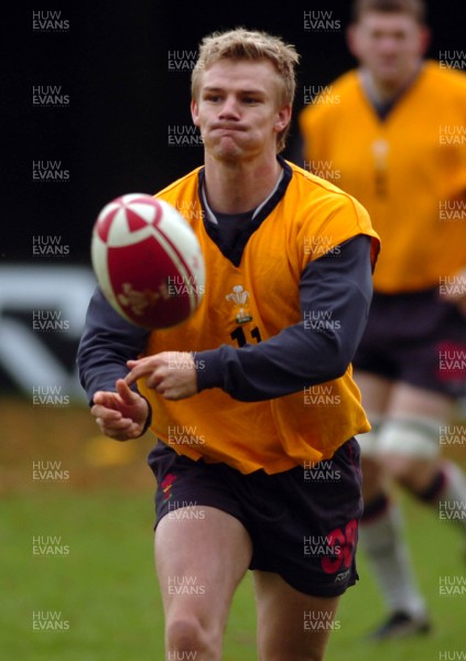 31.10.06 - WALES RUGBY  Dwayne Peel takes part in a training session ahead of his sides clash against Australia 