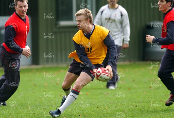 31.10.06 - WALES RUGBY Dwayne Peel takes part in a training session ahead of his sides clash against Australia 