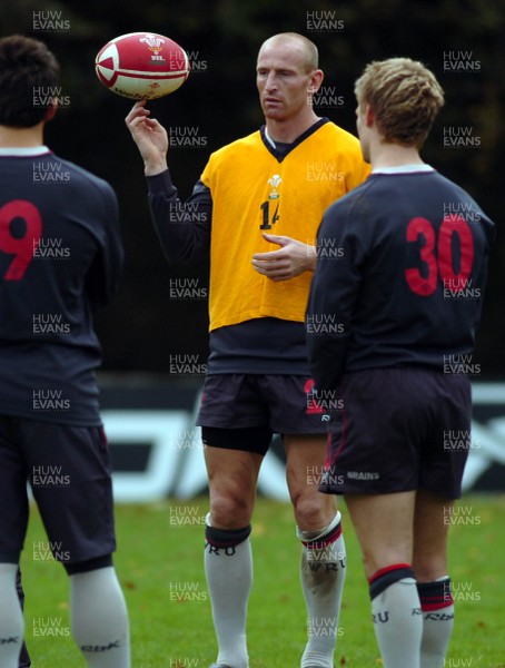 31.10.06 - WALES RUGBY Gareth Thomas takes part in a training session ahead of his sides clash against Australia 