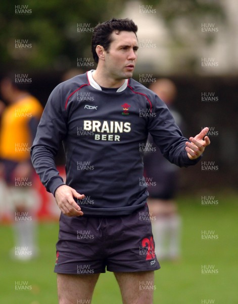 31.10.06 - WALES RUGBY New Captain Stephen Jones takes part in a training session ahead of his sides clash against Australia 