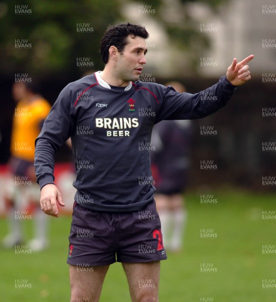 31.10.06 - WALES RUGBY New Captain Stephen Jones takes part in a training session ahead of his sides clash against Australia 