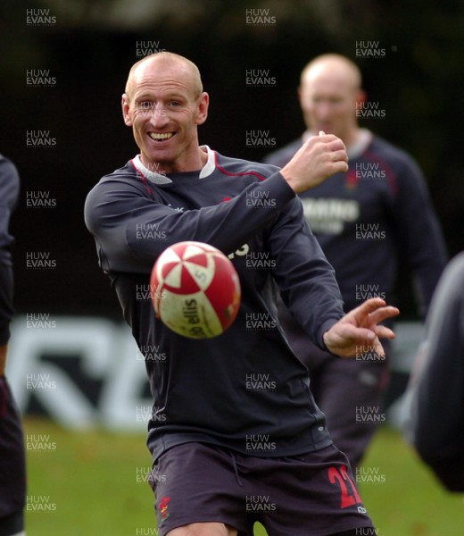 31.10.06 - WALES RUGBY Gareth Thomas takes part in a training session ahead of his sides clash against Australia 