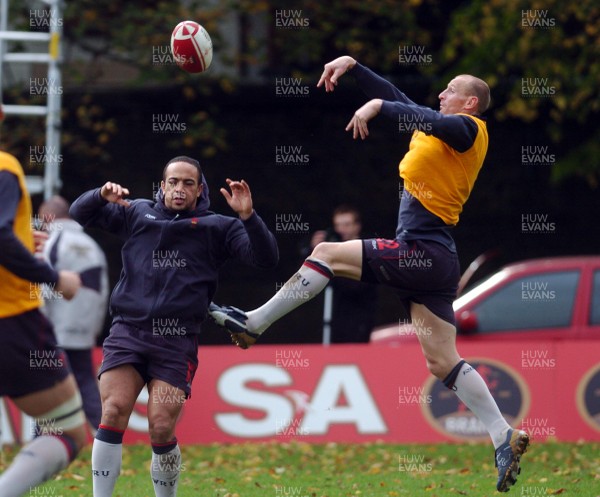 31.10.06 - WALES RUGBY Gavin Thomas and Gareth Thomas takes part in a training session ahead of his sides clash against Australia 