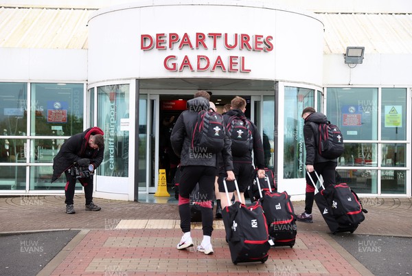 220224 - The Welsh Rugby team travel to Dublin, Ireland for their 6 Nations game on the weekend - The team arrive at the airport