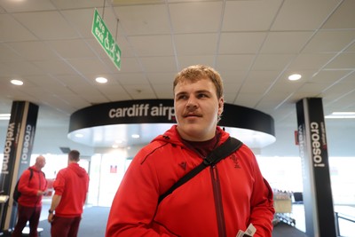 040326 - Picture shows the Wales Rugby Team travelling to Dublin, Ireland for their Six Nations game against Ireland on Friday - Archie Griffin