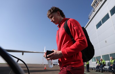 040326 - Picture shows the Wales Rugby Team travelling to Dublin, Ireland for their Six Nations game against Ireland on Friday - Ellis Mee