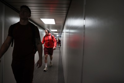 040326 - Picture shows the Wales Rugby Team travelling to Dublin, Ireland for their Six Nations game against Ireland on Friday - Ryan Elias