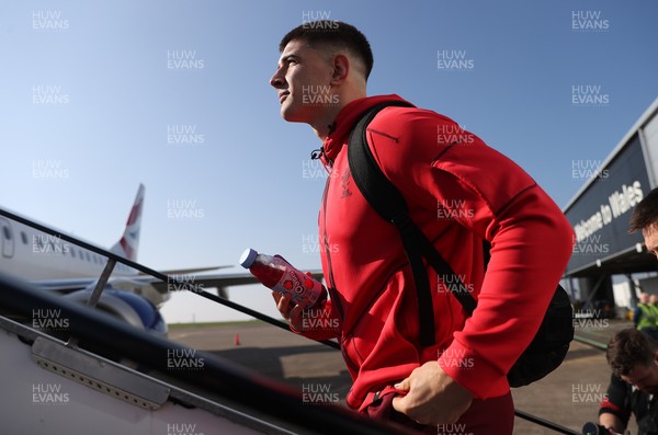 040326 - Picture shows the Wales Rugby Team travelling to Dublin, Ireland for their Six Nations game against Ireland on Friday - Joe Hawkins