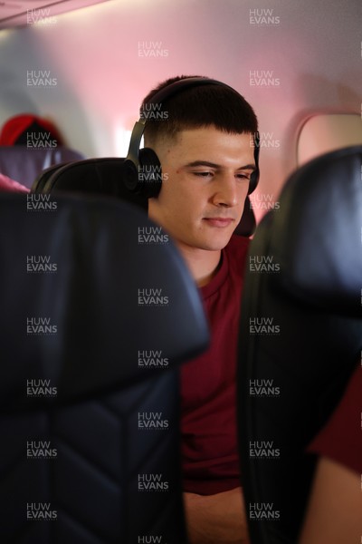 040326 - Picture shows the Wales Rugby Team travelling to Dublin, Ireland for their Six Nations game against Ireland on Friday - Joe Hawkins