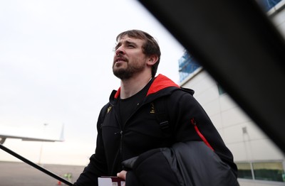 060325 - Picture shows the Wales Rugby team traveling to Edinburgh for their 6 Nations game on Saturday - Rhodri Williams