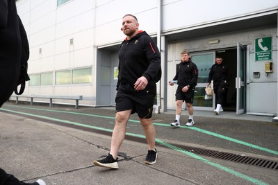 060325 - Picture shows the Wales Rugby team traveling to Edinburgh for their 6 Nations game on Saturday - Henry Thomas