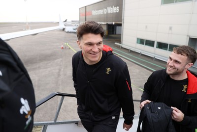 060325 - Picture shows the Wales Rugby team traveling to Edinburgh for their 6 Nations game on Saturday - Teddy Williams