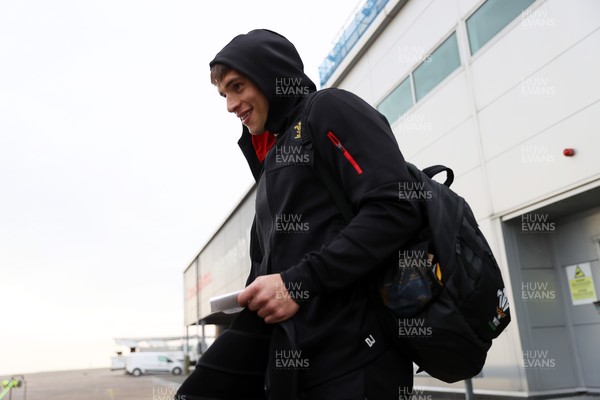 060325 - Picture shows the Wales Rugby team traveling to Edinburgh for their 6 Nations game on Saturday - Dafydd Jenkins