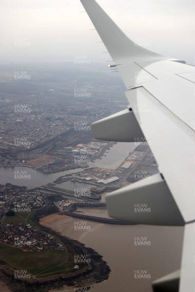 060325 - Picture shows the Wales Rugby team traveling to Edinburgh for their 6 Nations game on Saturday - 