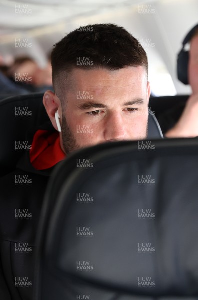 060325 - Picture shows the Wales Rugby team traveling to Edinburgh for their 6 Nations game on Saturday - Gareth Thomas