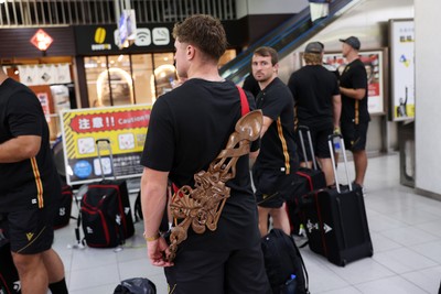 060725 - Wales Rugby travel to Kobe, Japan for their second test of the tour - Macs Page