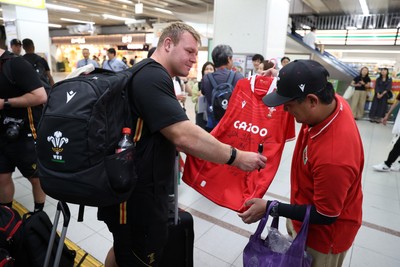 060725 - Wales Rugby travel to Kobe, Japan for their second test of the tour - 
