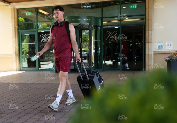 250626 - The Welsh Rugby team travel to London ahead of their game against the Barbarians at Twickenham on Saturday - Tom Rogers