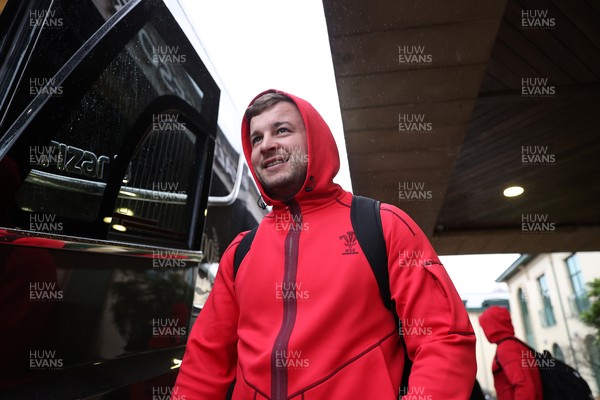 050226 - Wales Rugby Travel to Twickenham for their first Six Nations game against England - Harri Deaves