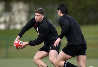 110325 - Wales U20s Training - Osian Darwin-Lewis