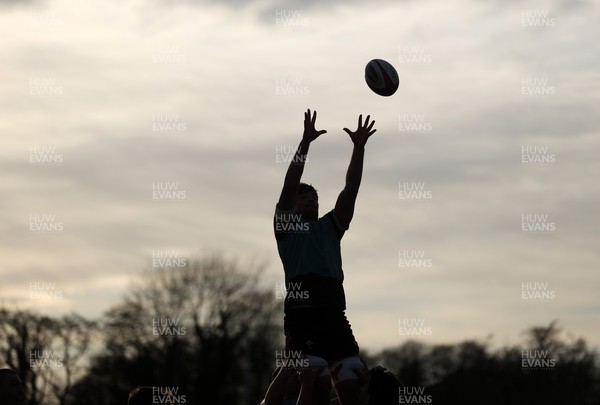 110325 - Wales U20s Training - Line out