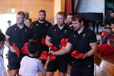 020725 - Picture shows the Welsh Rugby Team visiting Shinozaki Junior High School in Kitakyushu - Dewi Lake, Tommy Reffell and Rhodri Williams