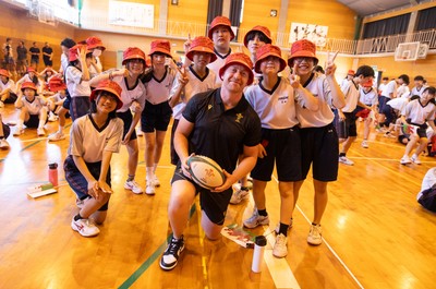 020725 - Picture shows the Welsh Rugby Team visiting Shinozaki Junior High School in Kitakyushu - Tommy Reffell