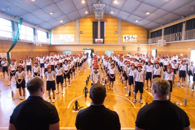 020725 - Picture shows the Welsh Rugby Team visiting Shinozaki Junior High School in Kitakyushu - The school children sing the anthem
