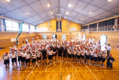 020725 - Picture shows the Welsh Rugby Team visiting Shinozaki Junior High School in Kitakyushu - 
